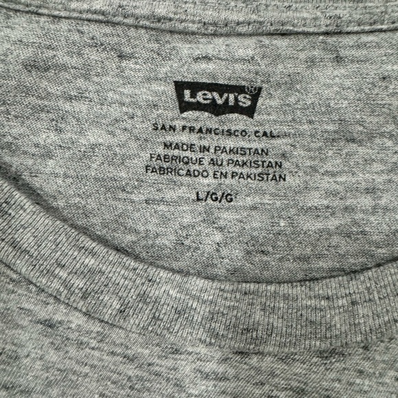 Women’s Levi’s Tee - Picture 2 of 3